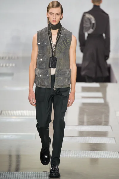 Look 11